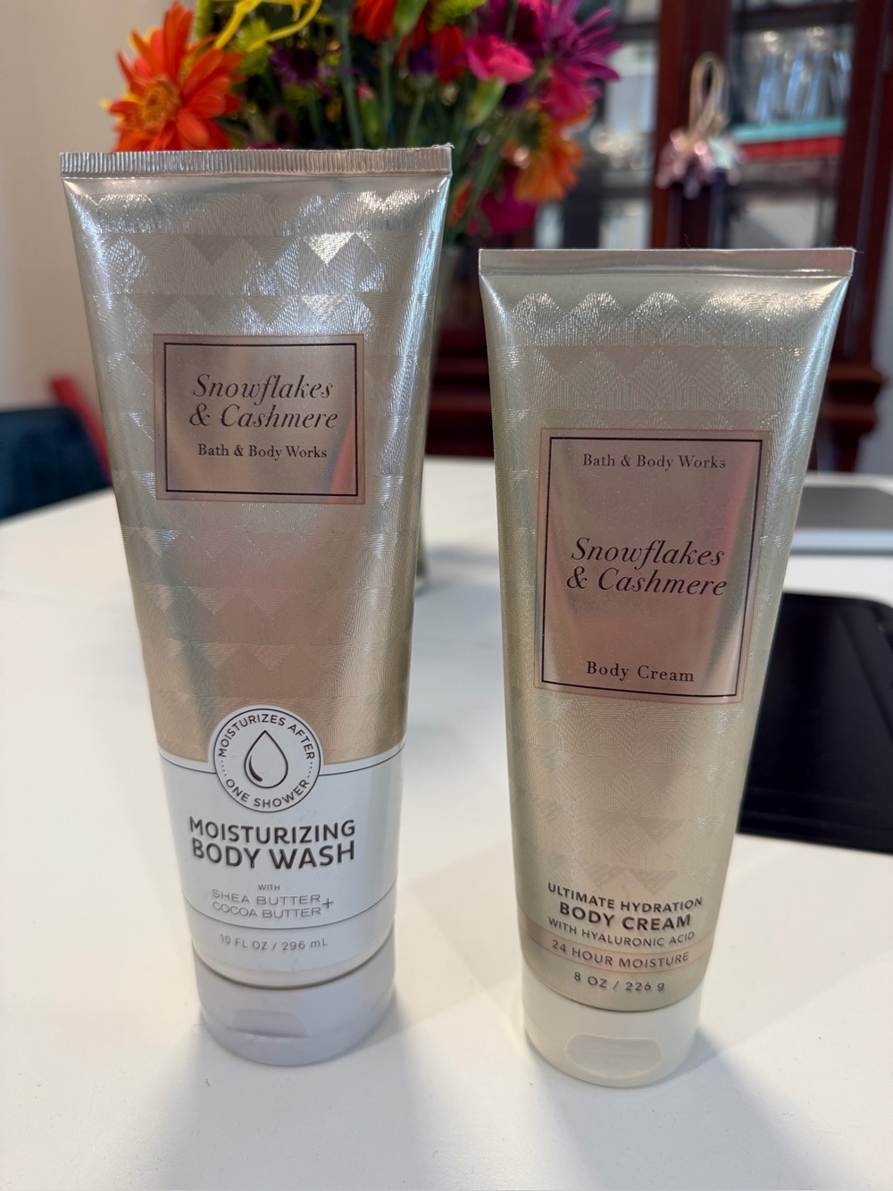 Bath and Body Works Snowflakes and Cashmere Body Wash & Body Lotion Set